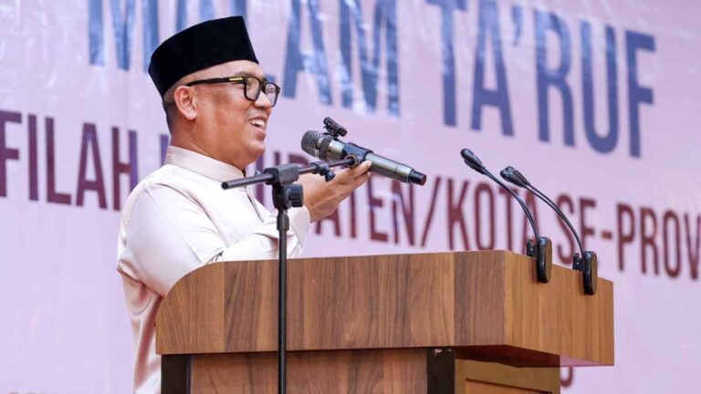 Nyanyang Haris Pratamura menghadiri Malam Ta'aruf MTQ XII Kepulauan Riau di Tanjungpinang.