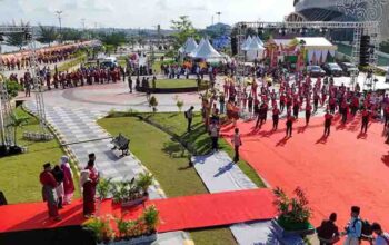 Pawai Ta'aruf MTQ XII Kepri 2026 diikuti kafilah dari tujuh kabupaten dan kota.