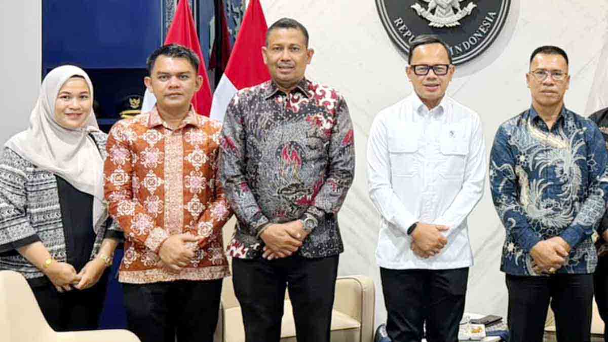 Wakil Menteri Dalam Negeri Bima Arya Sugiarto memberikan arahan mengenai pelayanan publik dan inovasi pengelolaan keuangan kepada Pemerintah Kabupaten Kepulauan Anambas.