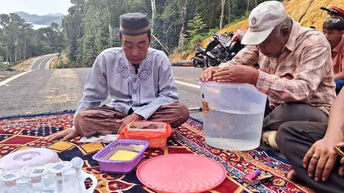 Pembangunan jalan Mampok menuju Air Biru di Kecamatan Jemaja diharapkan meningkatkan konektivitas dan perekonomian masyarakat.