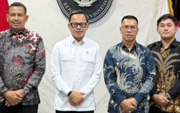 Bupati Kepulauan Anambas Aneng dan Wakil Menteri Dalam Negeri Bima Arya Sugiarto membahas penguatan kemandirian fiskal daerah di Jakarta.