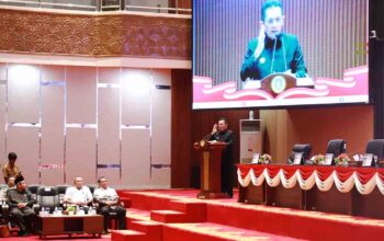 Gubernur Kepri Ansar Ahmad menyampaikan prioritas investasi dan UMKM dalam APBD Tahun Anggaran 2027 di DPRD Kepri.
