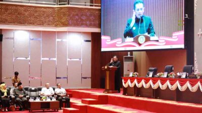 Gubernur Kepri Ansar Ahmad menyampaikan prioritas investasi dan UMKM dalam APBD Tahun Anggaran 2027 di DPRD Kepri.
