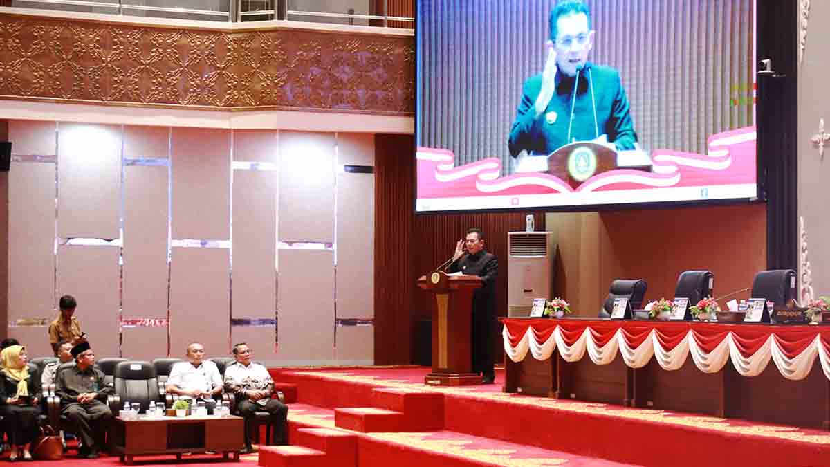 Gubernur Kepri Ansar Ahmad menyampaikan prioritas investasi dan UMKM dalam APBD Tahun Anggaran 2027 di DPRD Kepri.