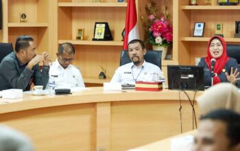 Sekda Kepri Misni memimpin rapat persiapan nobar Final Piala Dunia FIFA 2026.