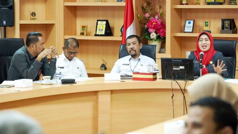 Sekda Kepri Misni memimpin rapat persiapan nobar Final Piala Dunia FIFA 2026.