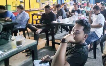 Raja Bayu memberikan dukungan kepada Timnas Argentina saat nobar Final Piala Dunia 2026 di Anambas.