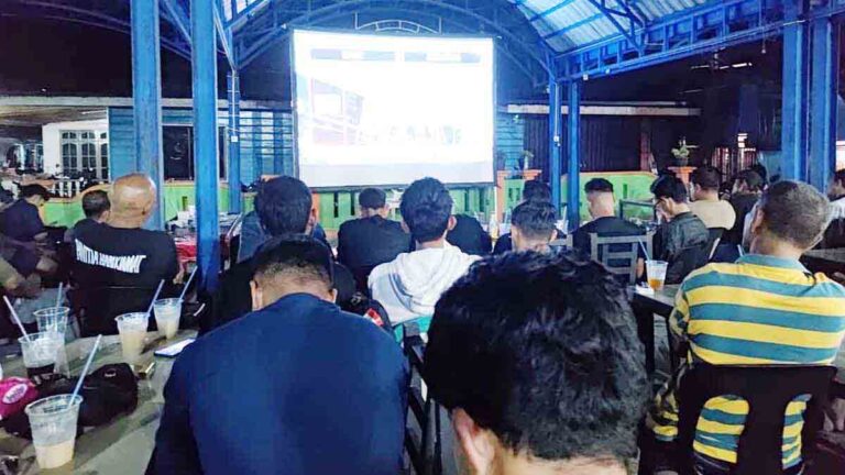 Raja Bayu Nobar Final Piala Dunia 2026 bersama masyarakat Anambas di Pelabuhan Damai.