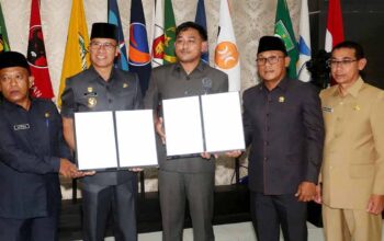 Bupati Aneng dan DPRD Anambas menandatangani persetujuan bersama Raperda Pertanggungjawaban APBD 2025.