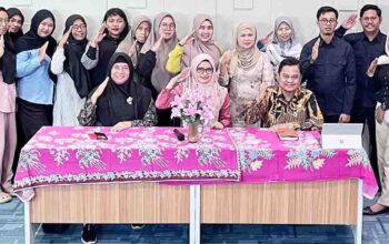 Kader Posyandu mengikuti pelatihan promosi kesehatan digital di Poltekkes Kemenkes Tanjungpinang.