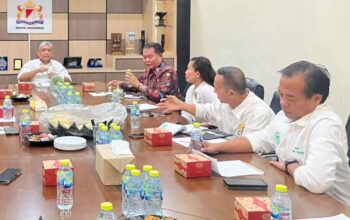 Pelaku pariwisata membahas travel freelance dalam pertemuan Kadin Kepri di Batam.