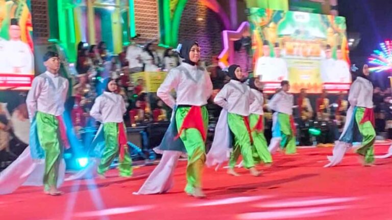 Tunas Gurindam Corps tampil membuka MTQ XII Kepulauan Riau di Tanjungpinang.