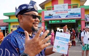 Wisatawan Malaysia menikmati destinasi wisata sejarah dan budaya di Tanjungpinang.