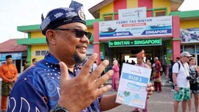 Wisatawan Malaysia menikmati destinasi wisata sejarah dan budaya di Tanjungpinang.