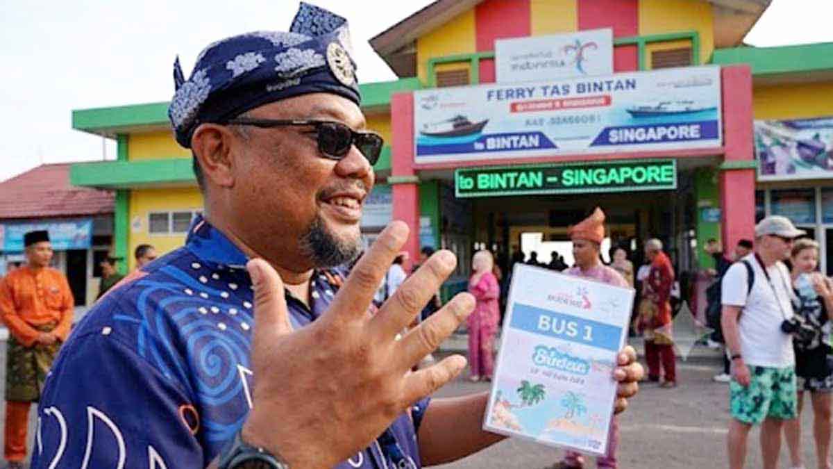 Wisatawan Malaysia menikmati destinasi wisata sejarah dan budaya di Tanjungpinang.