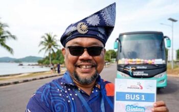 Wisatawan Malaysia mengunjungi destinasi wisata di Tanjungpinang, Kepulauan Riau.