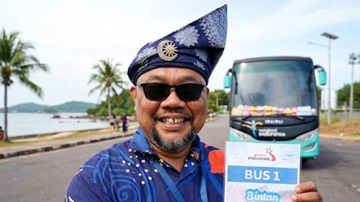 Wisatawan Malaysia mengunjungi destinasi wisata di Tanjungpinang, Kepulauan Riau.